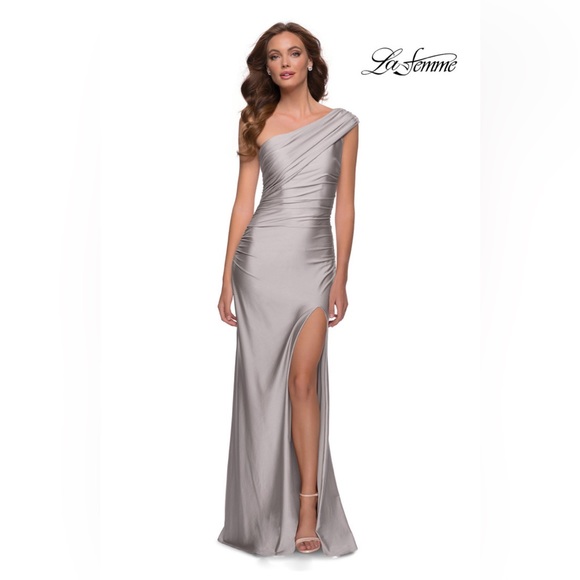 LA FEMME Women's silver One-Shoulder Shiny Jersey Gown Size 2 NWT - Picture 1 of 2